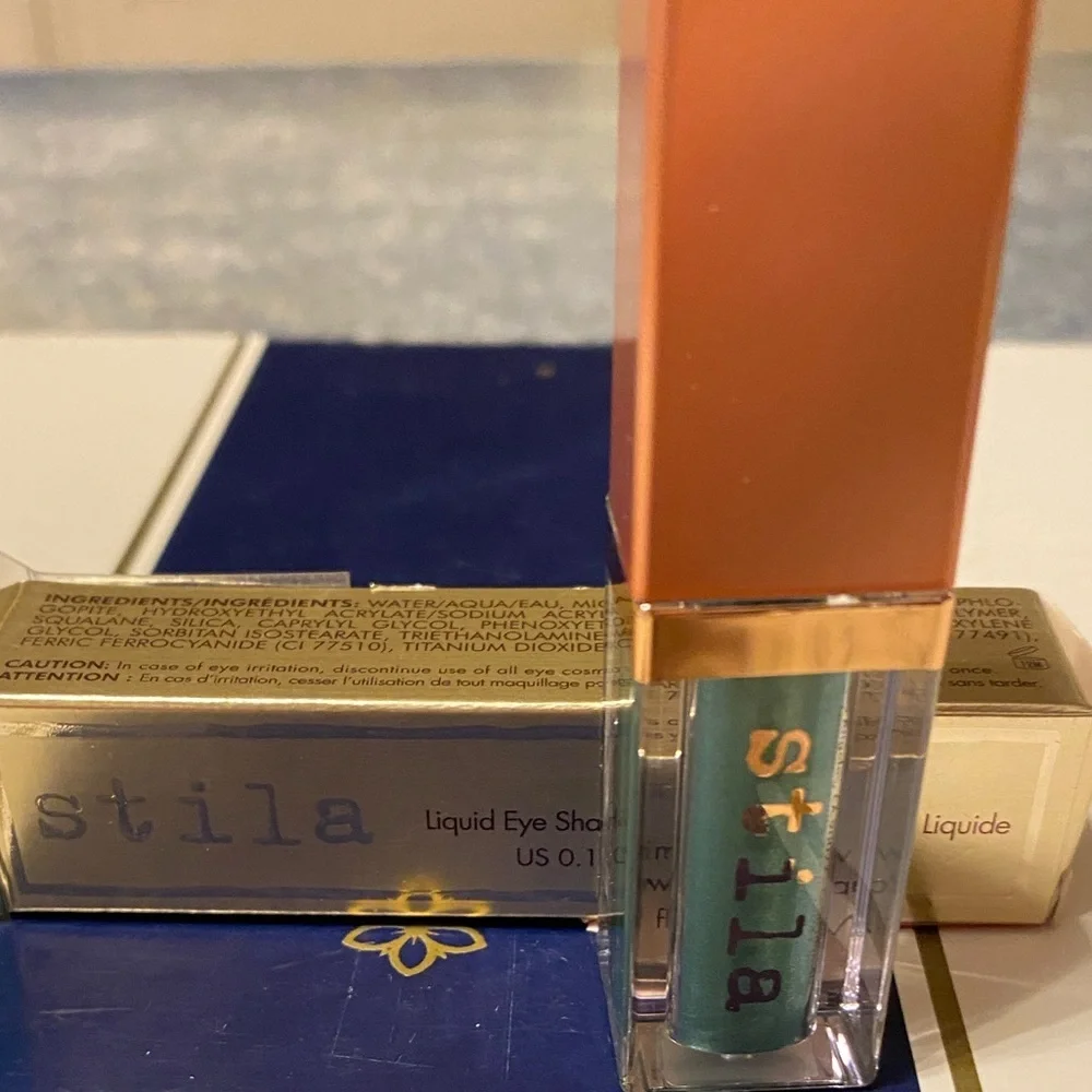 Stila Liquid Eye Shadow - Dynamic a shimmery Teal Green